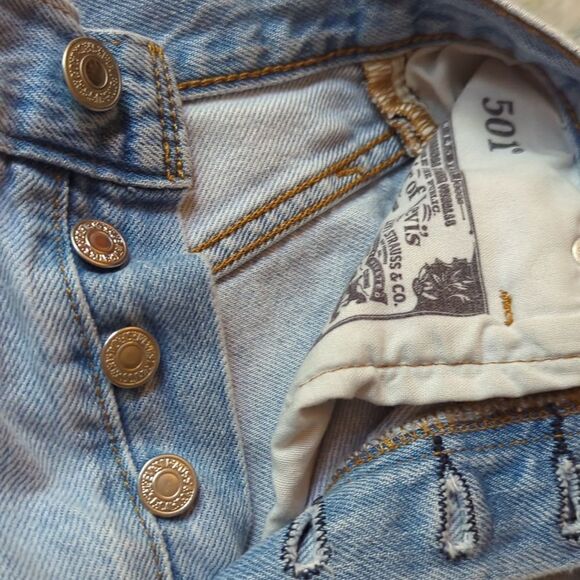 Levi's destroyed denim cut off jean shorts - Picture 5 of 12